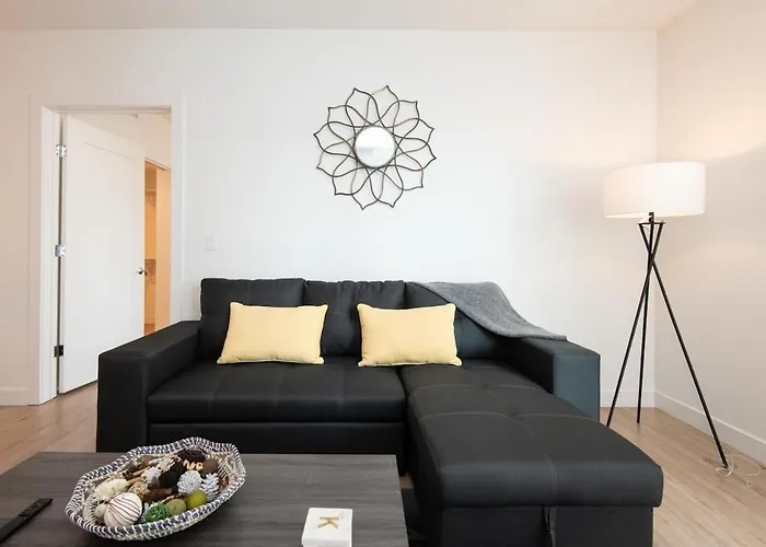 Chic 3-Bed Apt With Pool & Hot Tub In Heart Of Dtla